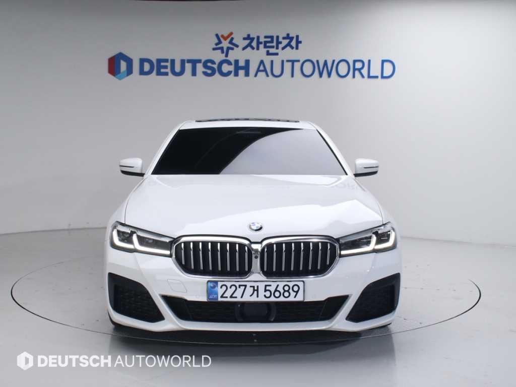 BMW 5시리즈 5시리즈 (G30) 520i M 스포츠 이미지 3