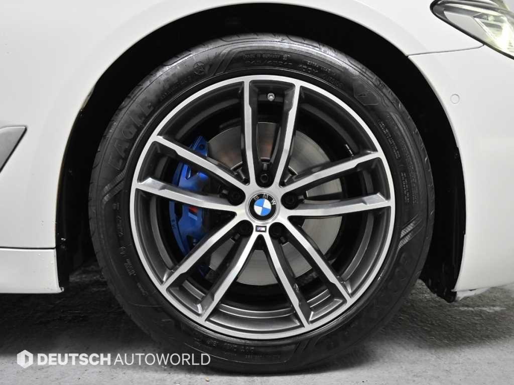 BMW 5시리즈 5시리즈 (G30) 520i M 스포츠 이미지 5