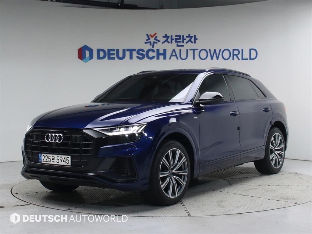 아우디 Q8 55 TFSI 콰트로 프리미엄 이미지 1