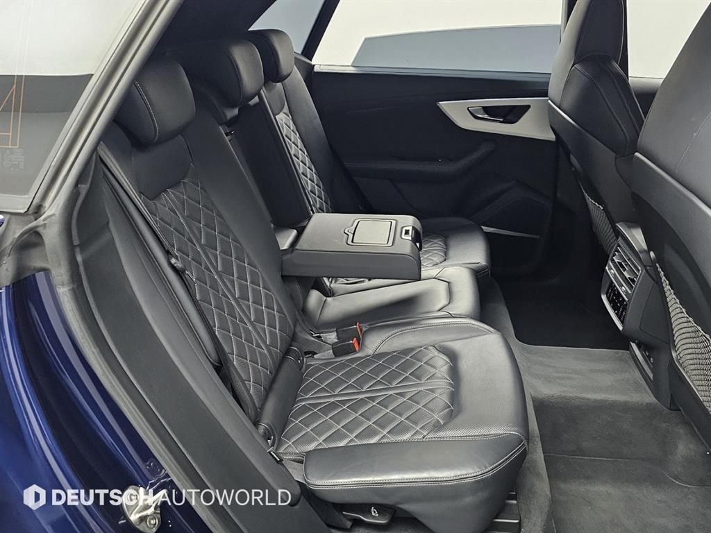 아우디 Q8 55 TFSI 콰트로 프리미엄 이미지 12