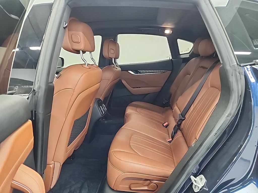 마세라티 르반떼 2.0 GT AWD 이미지 12