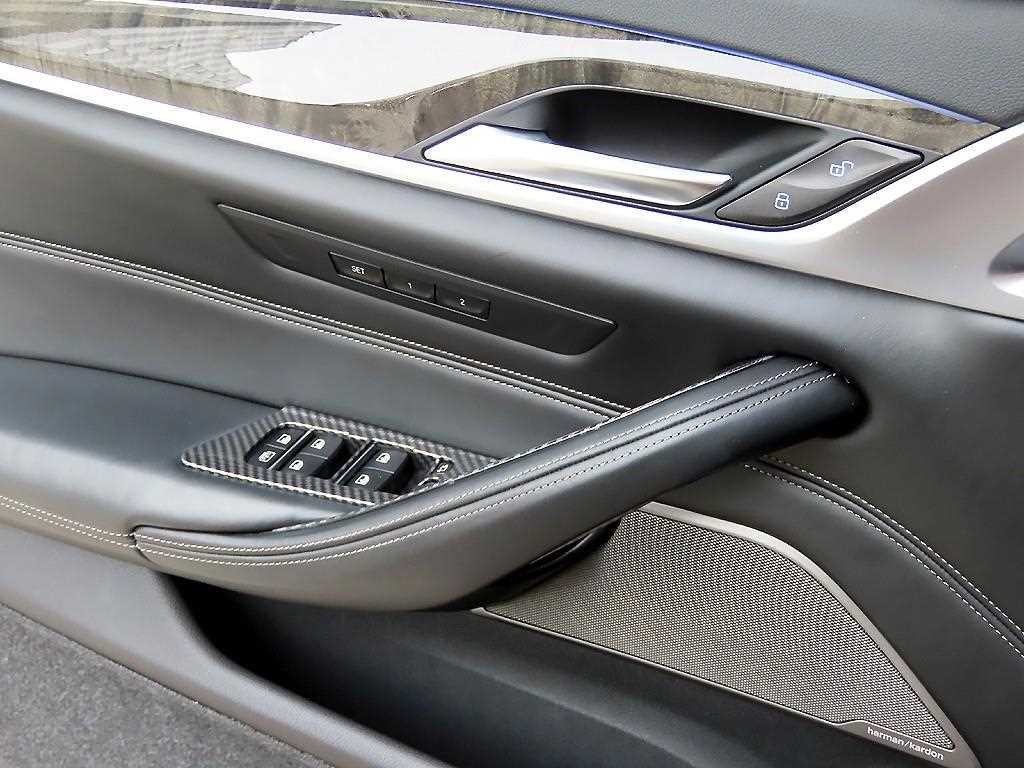 BMW 5시리즈 5시리즈 (G30) 530d M 스포츠 이미지 12