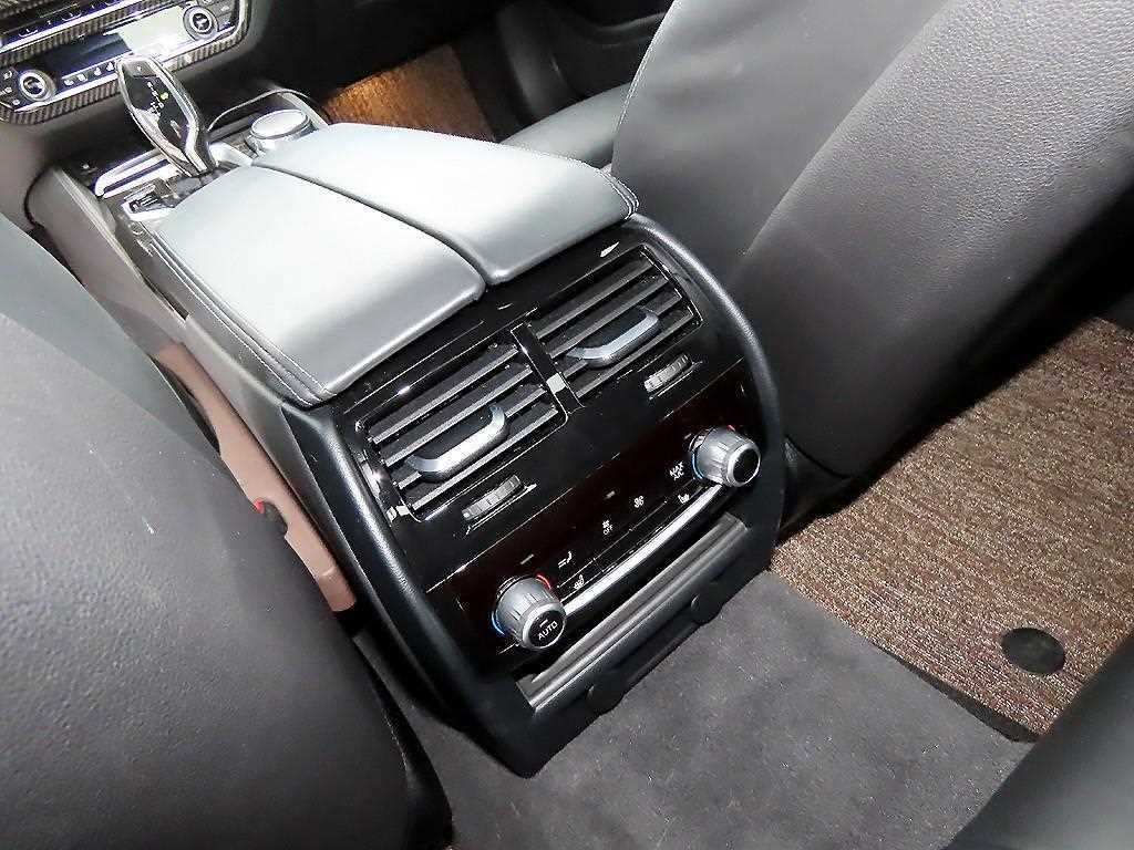 BMW 5시리즈 5시리즈 (G30) 530d M 스포츠 이미지 16