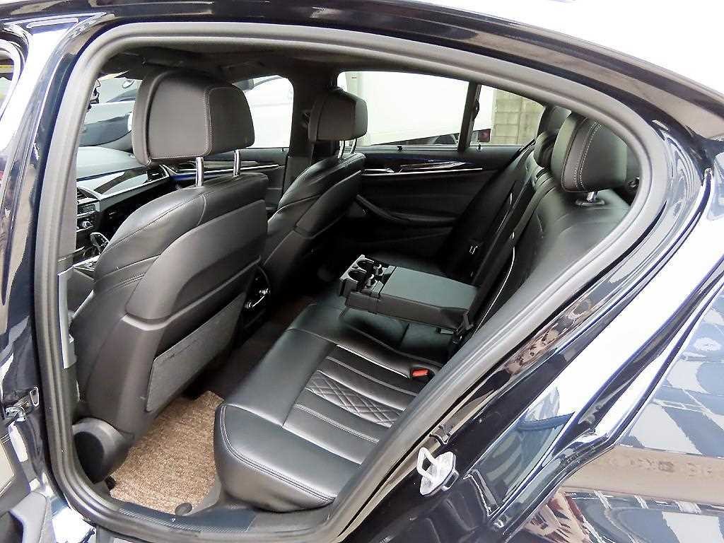 BMW 5시리즈 5시리즈 (G30) 530d M 스포츠 이미지 6