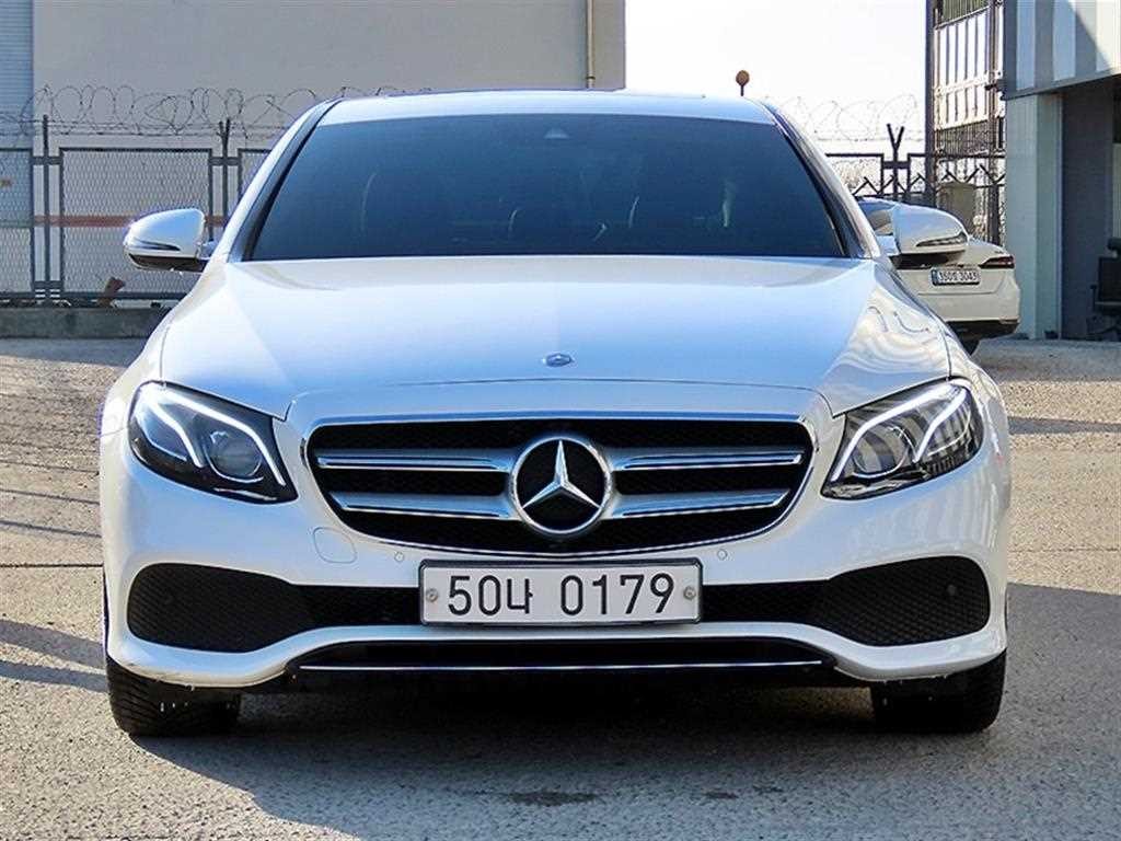 벤츠 E 클래스 E-클래스 W213 E220d 아방가르드 이미지 1