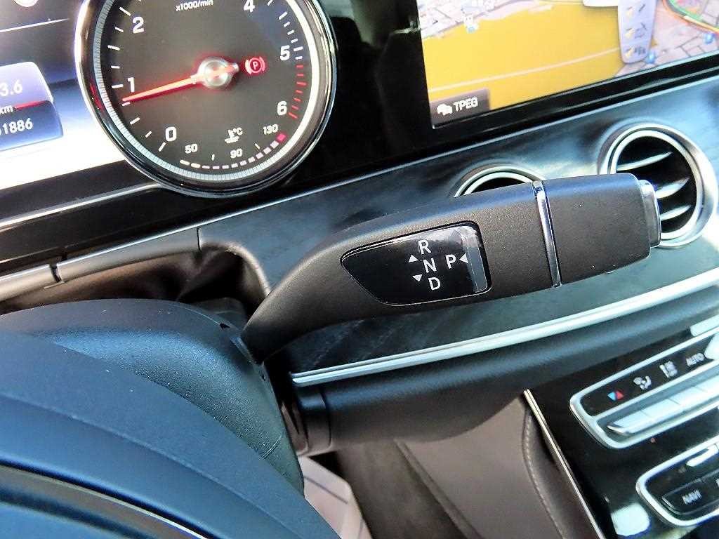 벤츠 E 클래스 E-클래스 W213 E220d 아방가르드 이미지 10