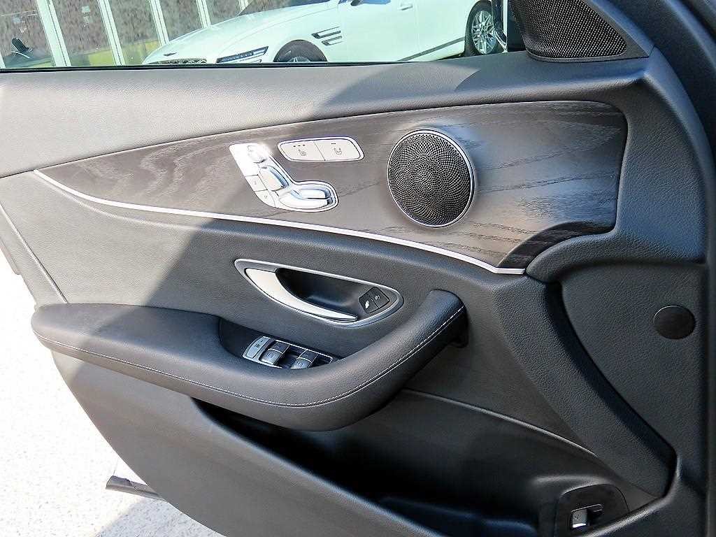 벤츠 E 클래스 E-클래스 W213 E220d 아방가르드 이미지 11