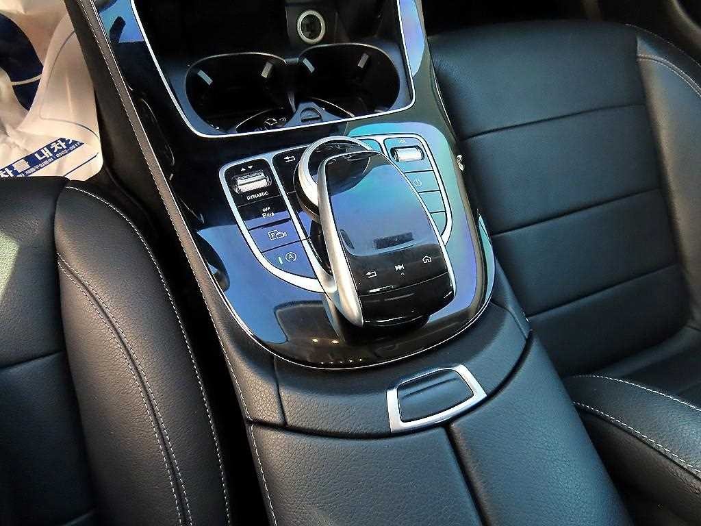 벤츠 E 클래스 E-클래스 W213 E220d 아방가르드 이미지 12