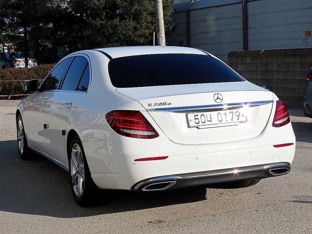 벤츠 E 클래스 E-클래스 W213 E220d 아방가르드 이미지 3