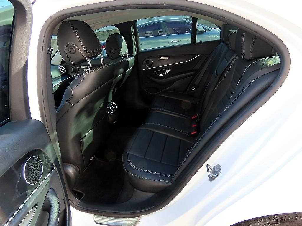벤츠 E 클래스 E-클래스 W213 E220d 아방가르드 이미지 6