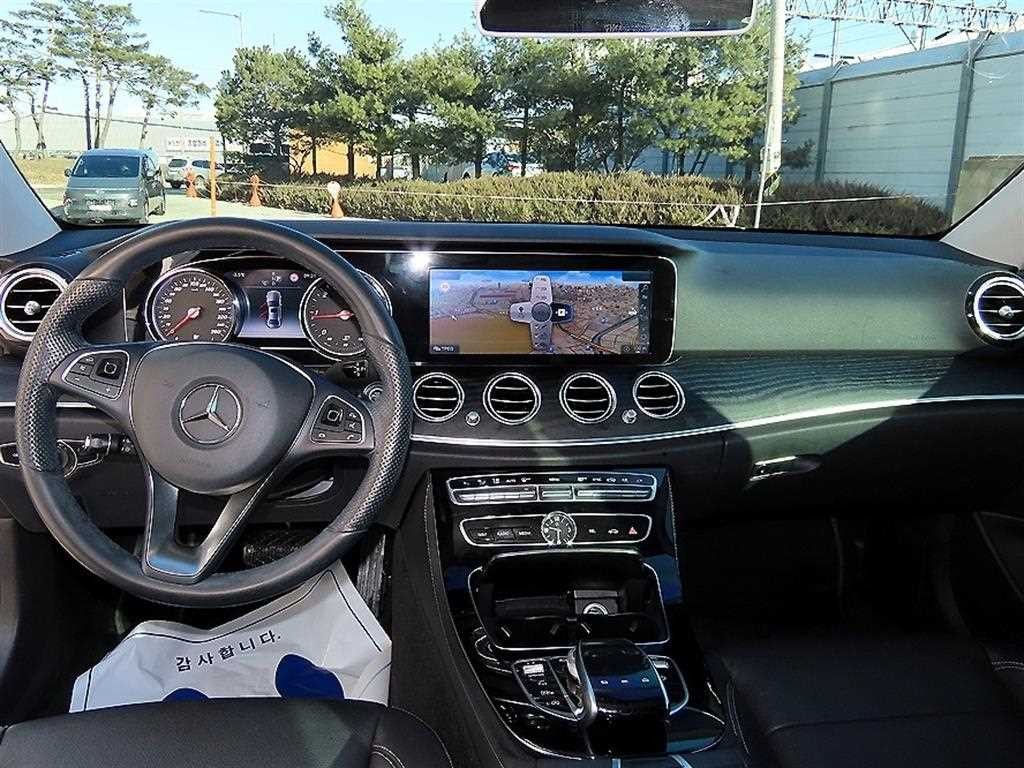 벤츠 E 클래스 E-클래스 W213 E220d 아방가르드 이미지 7