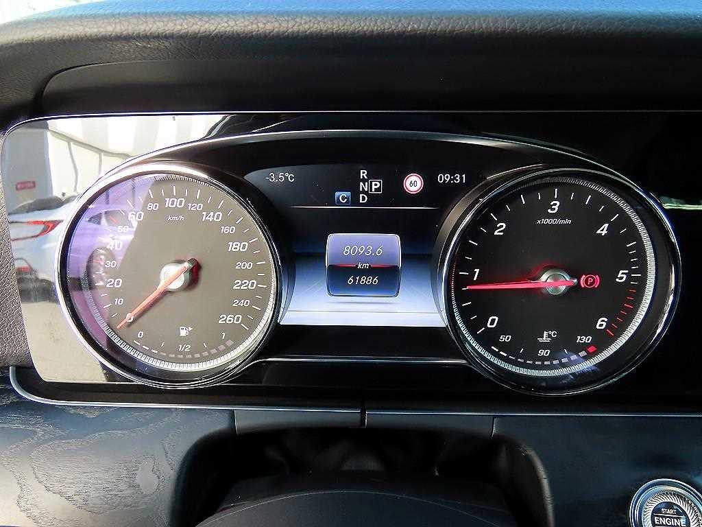 벤츠 E 클래스 E-클래스 W213 E220d 아방가르드 이미지 9