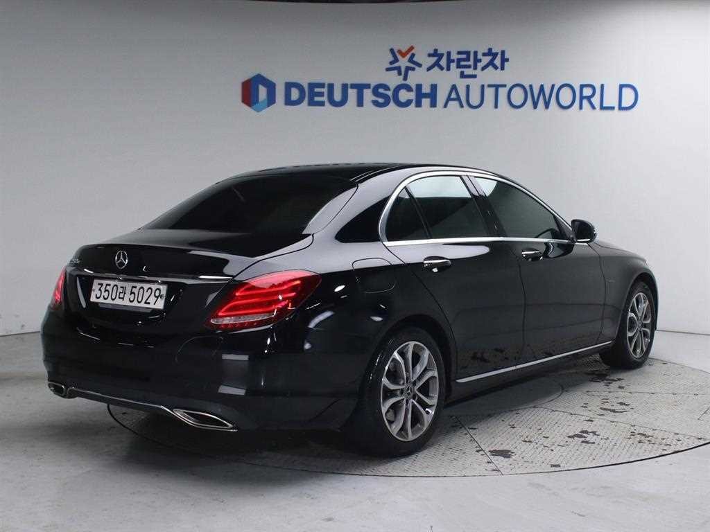 벤츠 C 클래스 C클래스 W205 C350e 이미지 3