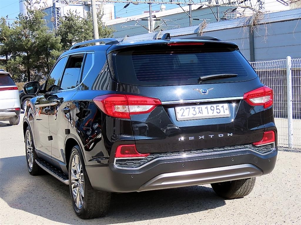 KG모빌리티(쌍용) 렉스턴 G4렉스턴 디젤 2.2 4WD 화이트 에디션 이미지 3