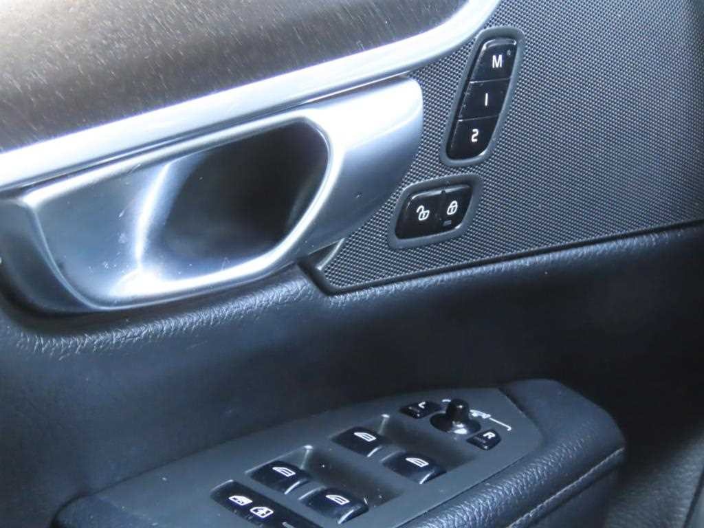 볼보 V90 V90 크로스컨트리 D5 AWD 이미지 13