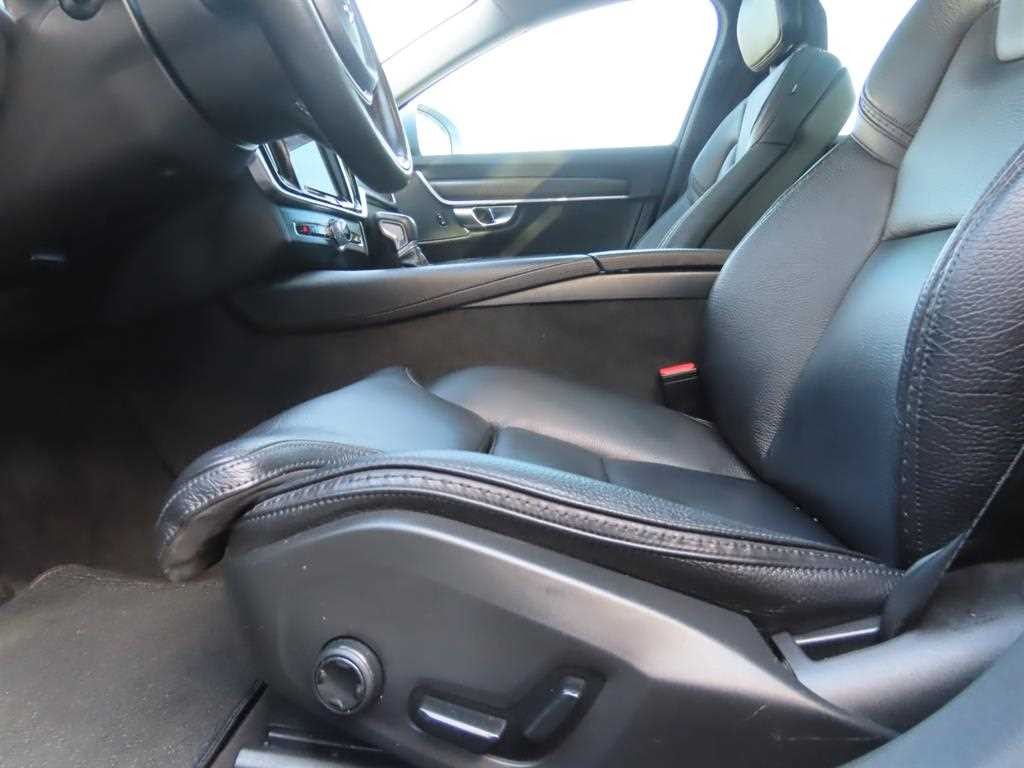 볼보 V90 V90 크로스컨트리 D5 AWD 이미지 15