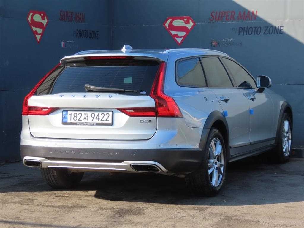 볼보 V90 V90 크로스컨트리 D5 AWD 이미지 3