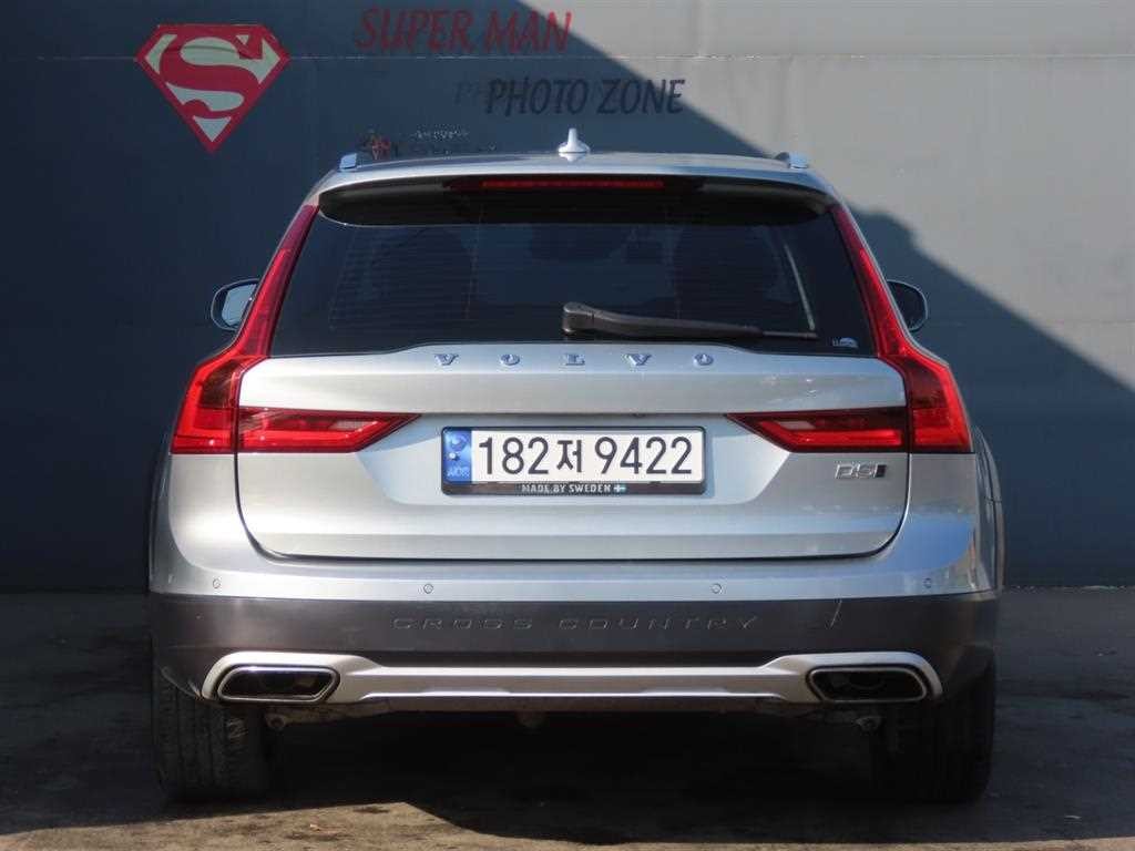 볼보 V90 V90 크로스컨트리 D5 AWD 이미지 4
