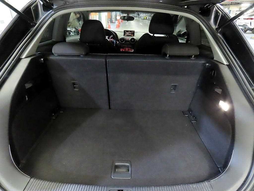 아우디 A1 30 TDI 스포트 프리미엄 이미지 17