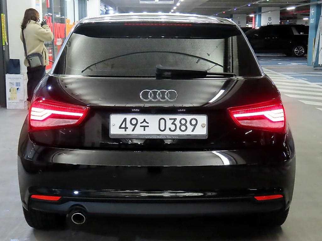 아우디 A1 30 TDI 스포트 프리미엄 이미지 5