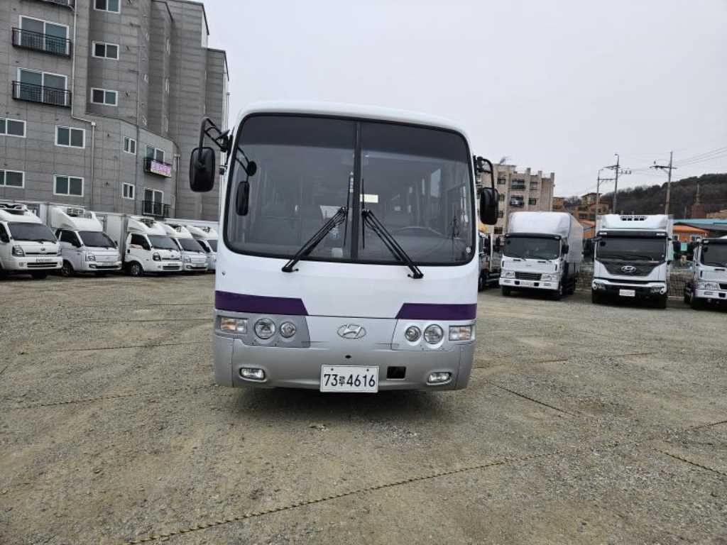중대형버스 중형현대버스 에어로타운(e) 35인 롱바디 이미지 1