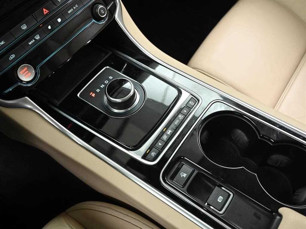 재규어 XE 2.0D 프레스티지 AWD 이미지 10