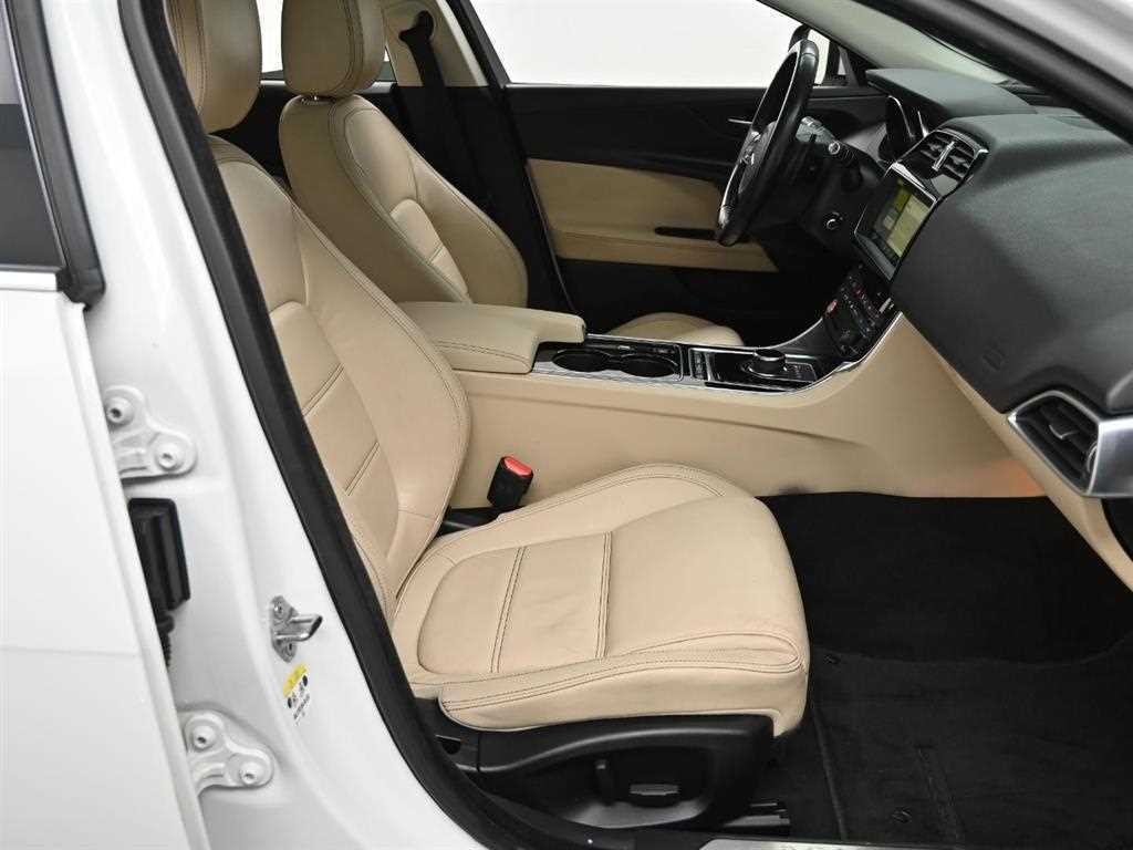 재규어 XE 2.0D 프레스티지 AWD 이미지 11