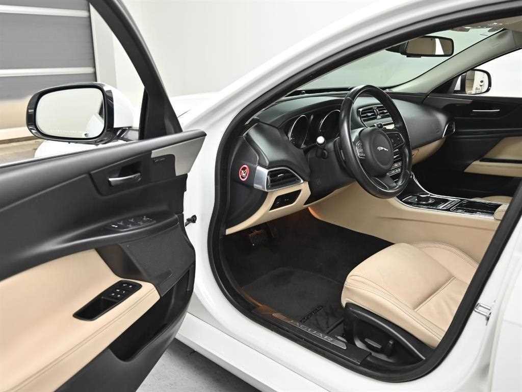 재규어 XE 2.0D 프레스티지 AWD 이미지 12