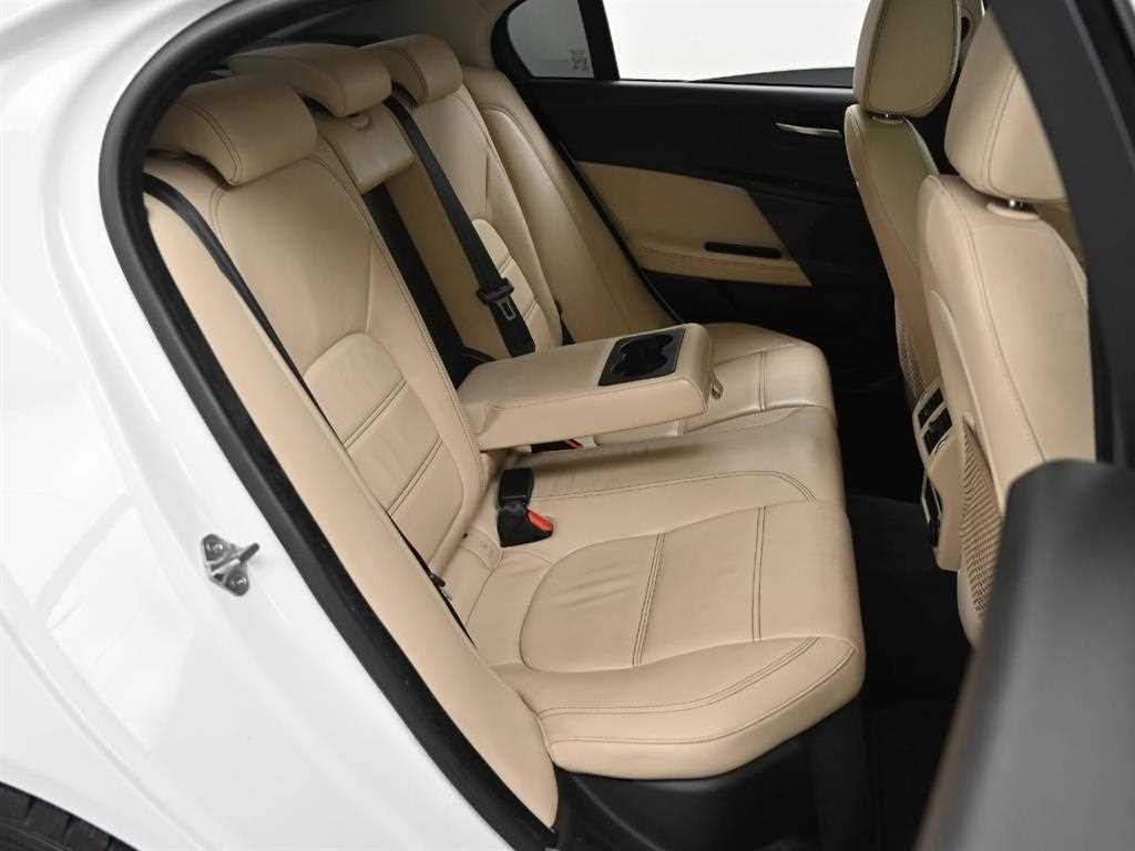 재규어 XE 2.0D 프레스티지 AWD 이미지 13