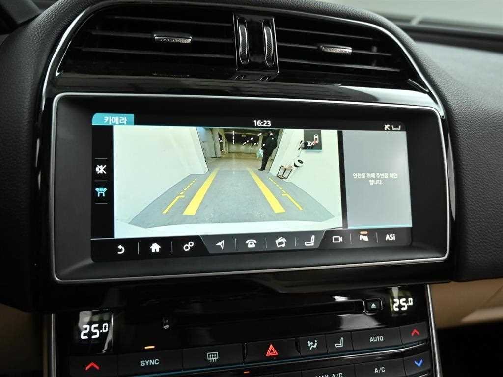 재규어 XE 2.0D 프레스티지 AWD 이미지 16