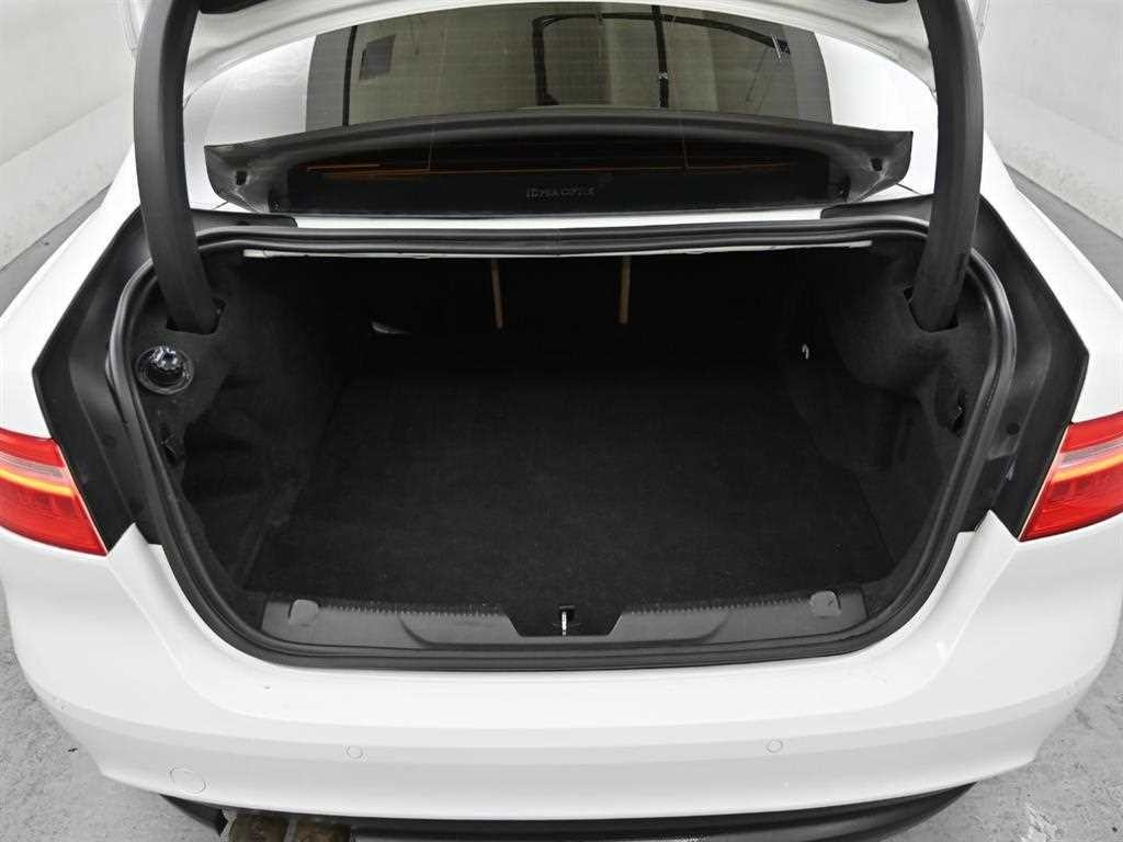 재규어 XE 2.0D 프레스티지 AWD 이미지 20