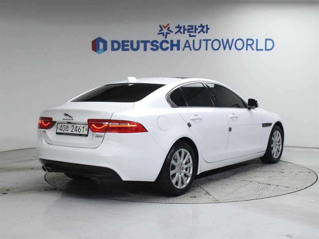 재규어 XE 2.0D 프레스티지 AWD 이미지 3
