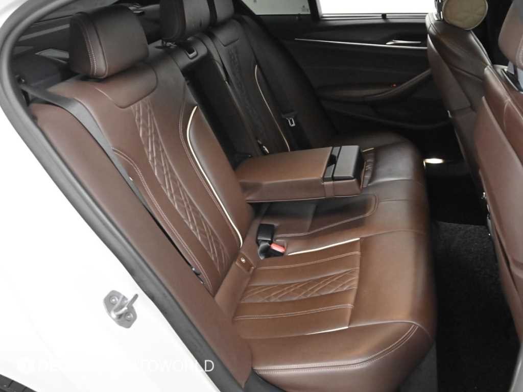 BMW 5시리즈 5시리즈 (G30) 530i M 스포츠 플러스 이미지 12