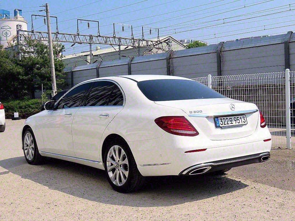 벤츠 E 클래스 E-클래스 W213 E300 익스클루시브 이미지 3