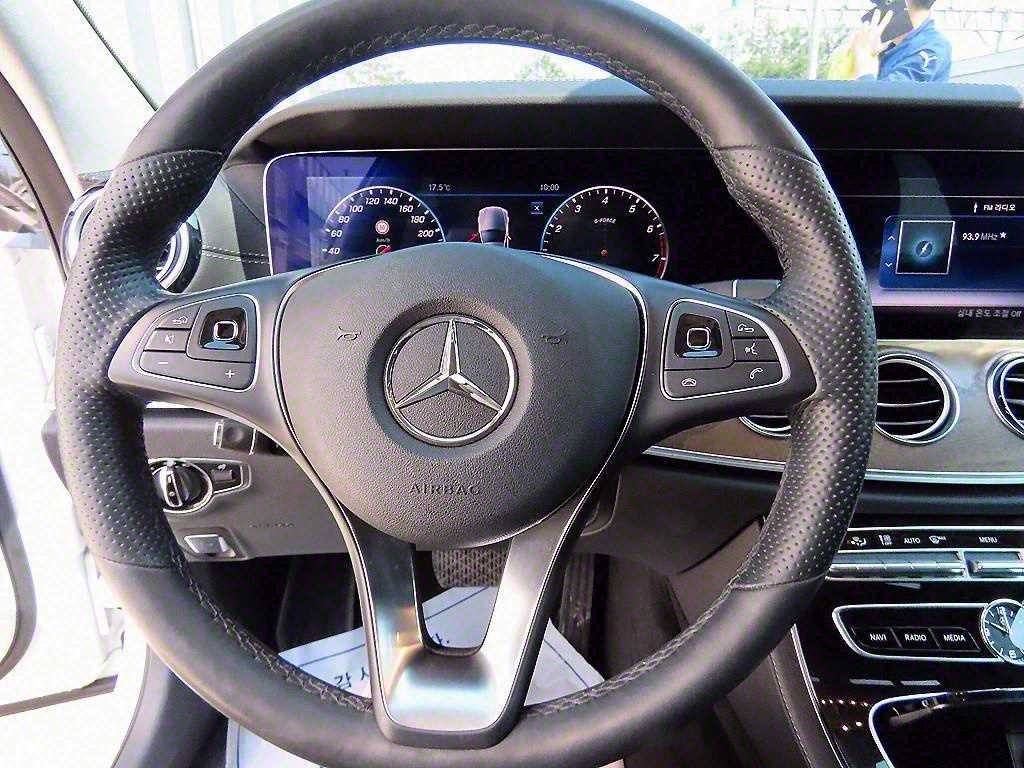 벤츠 E 클래스 E-클래스 W213 E300 익스클루시브 이미지 8