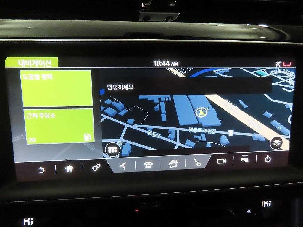 재규어 F-PACE 20d 포트폴리오 이미지 13