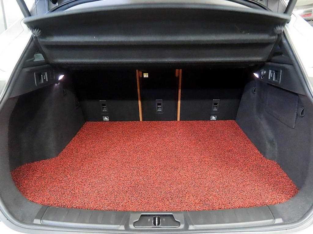 재규어 F-PACE 20d 포트폴리오 이미지 17
