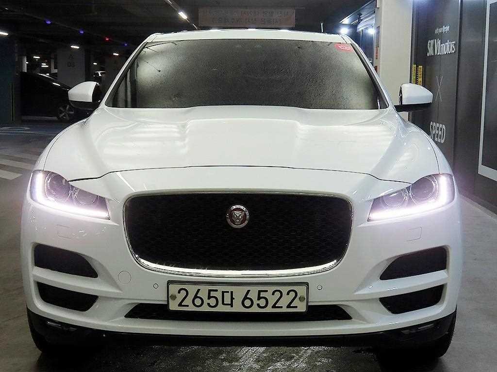 재규어 F-PACE 20d 포트폴리오 이미지 2