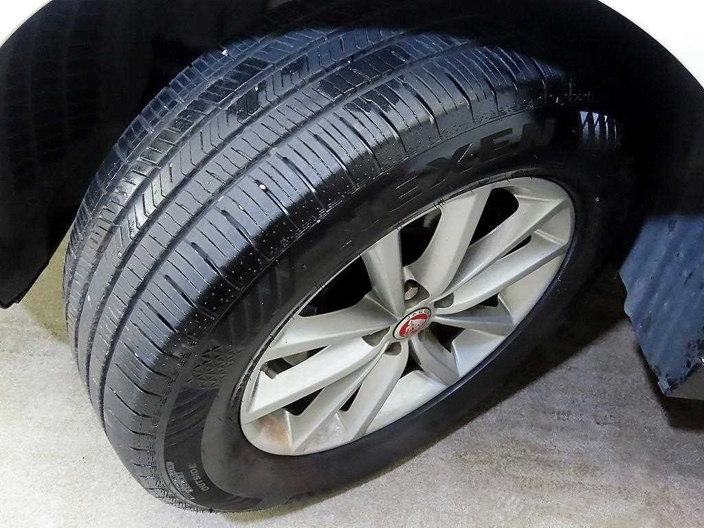 재규어 F-PACE 20d 포트폴리오 이미지 20