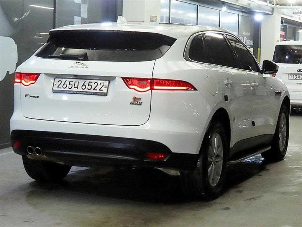 재규어 F-PACE 20d 포트폴리오 이미지 4