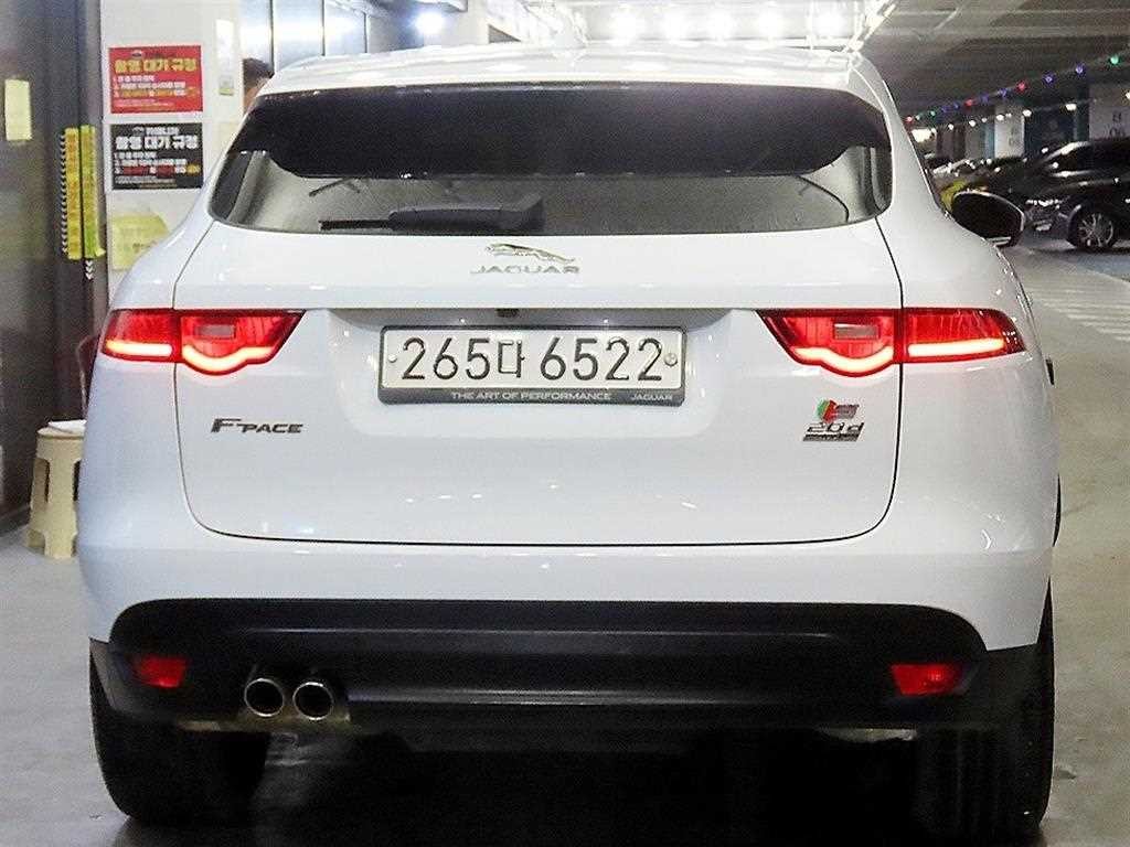 재규어 F-PACE 20d 포트폴리오 이미지 5
