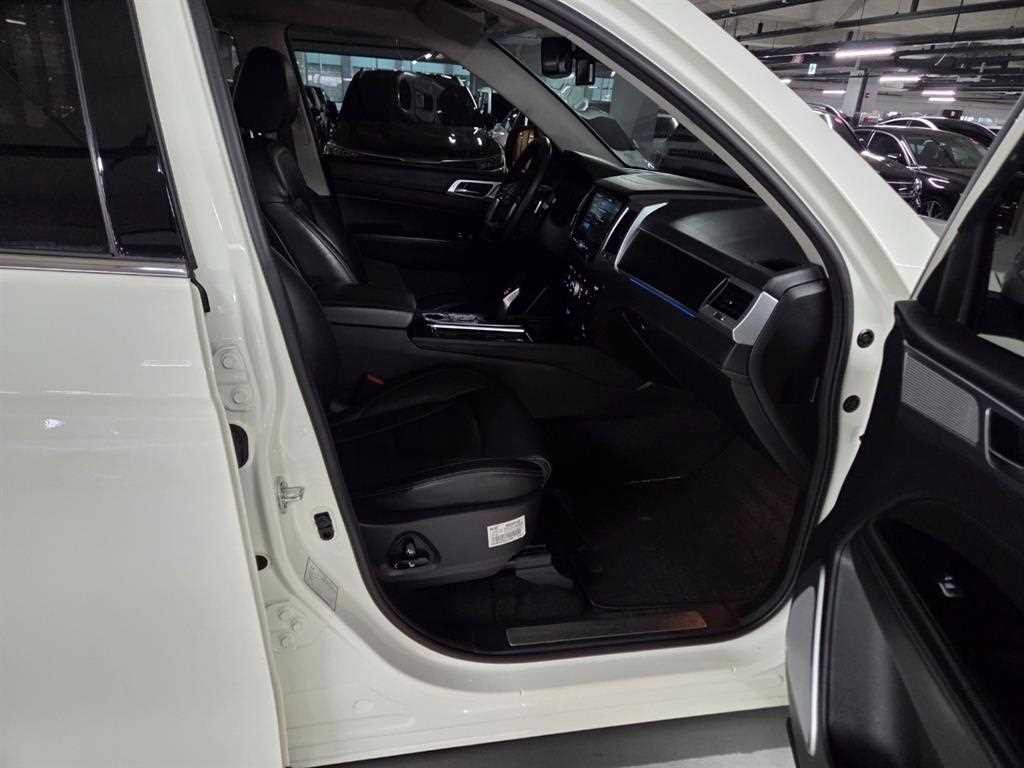KG모빌리티(쌍용) 렉스턴 올 뉴 렉스턴 (Y450) 디젤 2.2 2WD 럭셔리 이미지 16