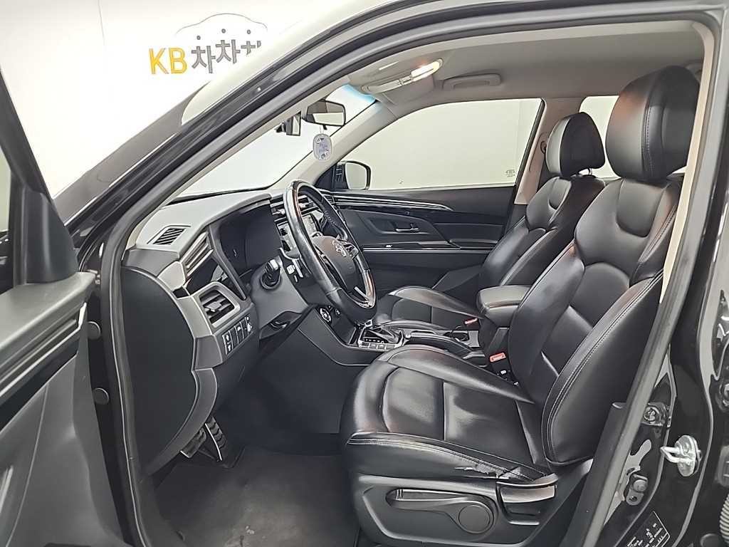 KG모빌리티(쌍용) 코란도 뷰티풀코란도 2WD 디젤 1.6 딜라이트 이미지 11