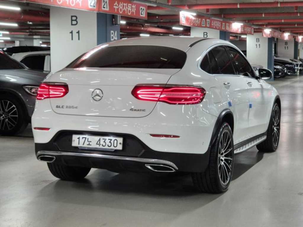 벤츠 GLC 클래스 GLC클래스 X253 GLC 220 d 4MATIC 쿠페 이미지 3