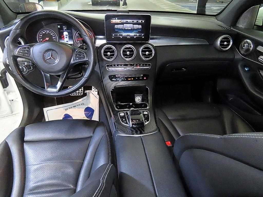 벤츠 GLC 클래스 GLC클래스 X253 GLC 300 4MATIC 쿠페 이미지 10