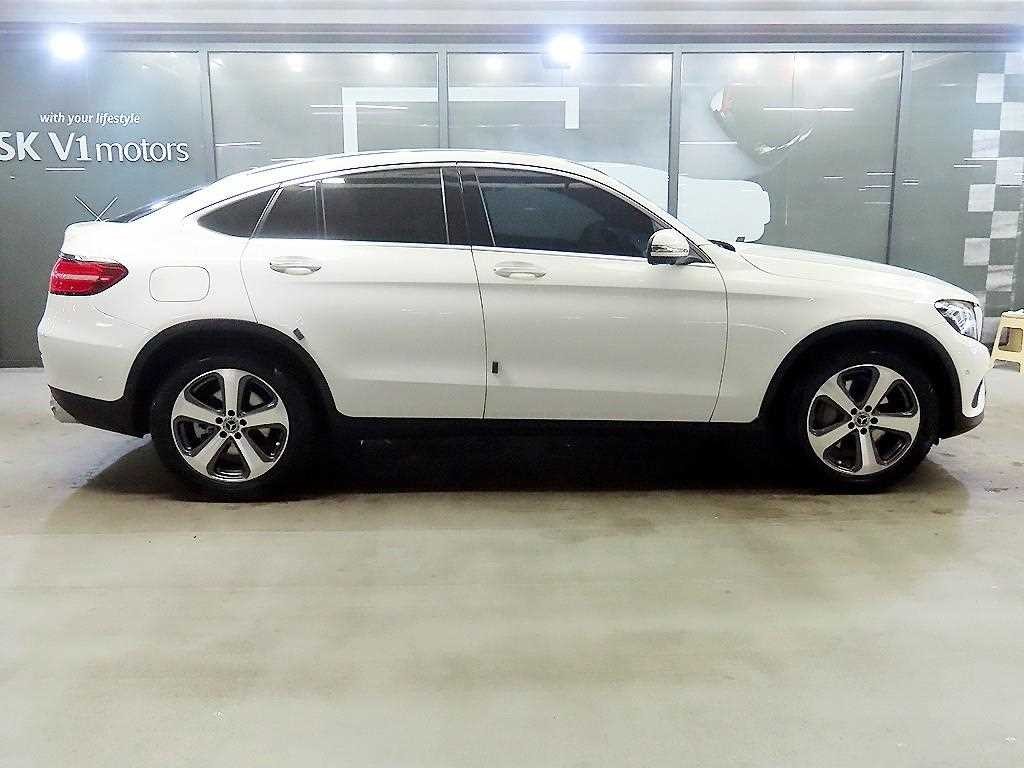 벤츠 GLC 클래스 GLC클래스 X253 GLC 300 4MATIC 쿠페 이미지 3