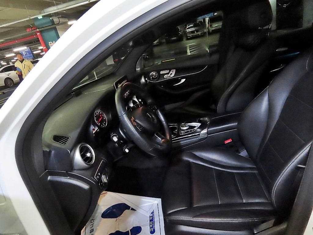 벤츠 GLC 클래스 GLC클래스 X253 GLC 300 4MATIC 쿠페 이미지 6