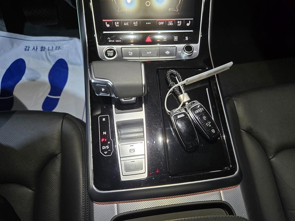 아우디 Q8 45 TDI 콰트로 프리미엄 이미지 12