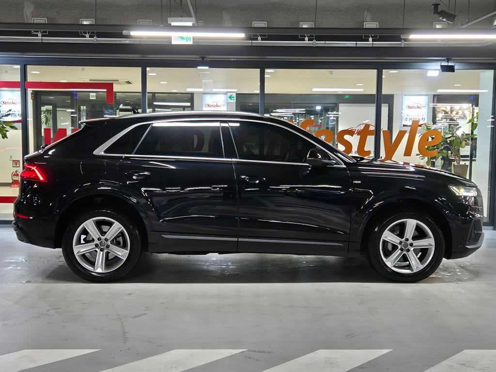 아우디 Q8 45 TDI 콰트로 프리미엄 이미지 3