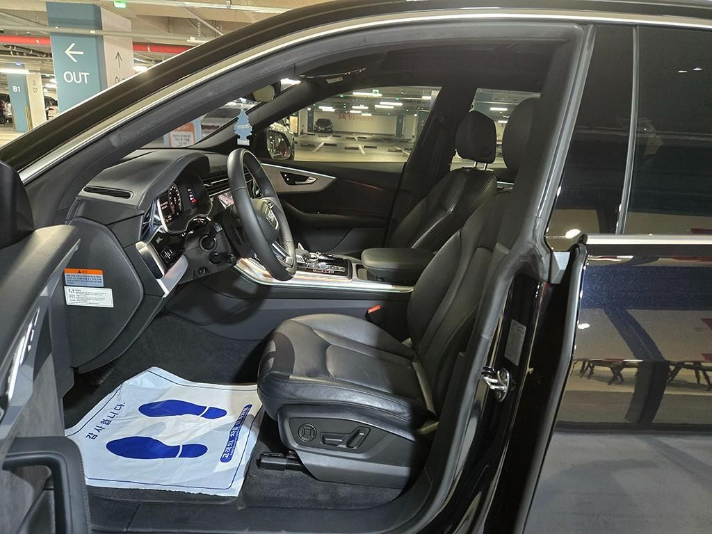 아우디 Q8 45 TDI 콰트로 프리미엄 이미지 6